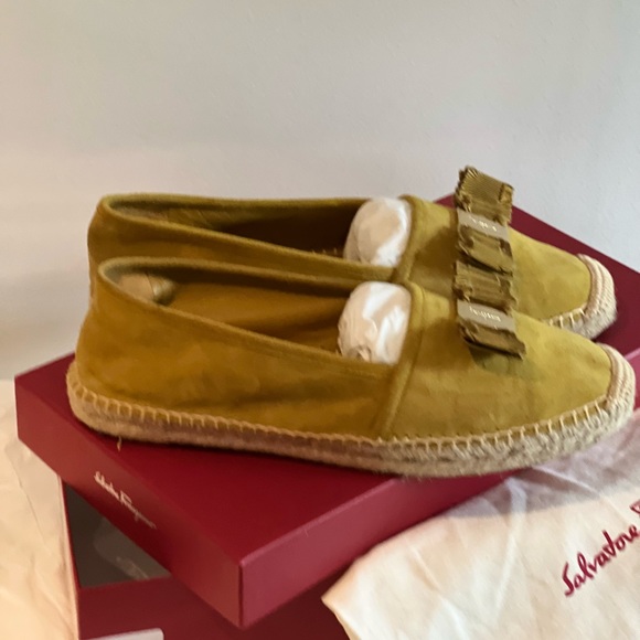 Salvatore Ferragamo yellow espadrilles. - Picture 6 of 7